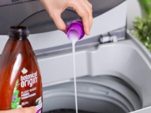 Seife zur Fleckenbehandlung auf Stoff